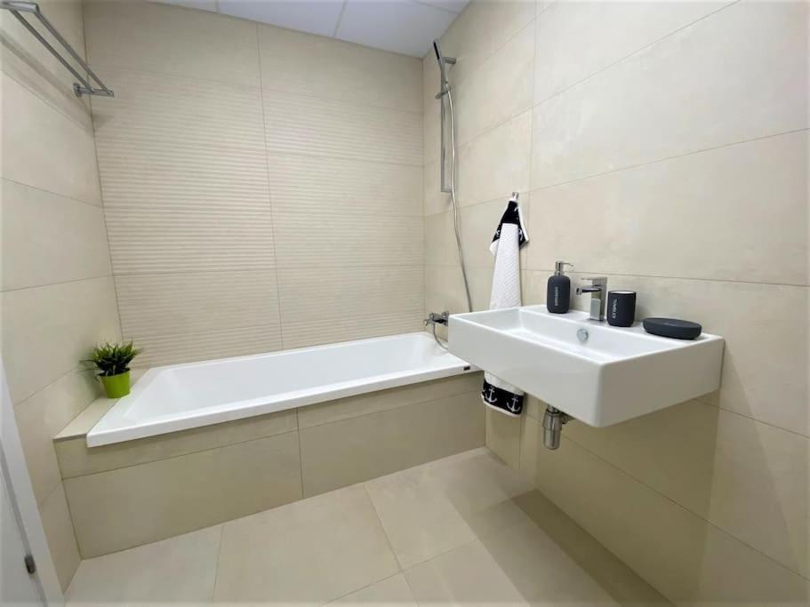Luxurious Penthouse With Huge Panoramic Terrace Apartman San Roque  Kültér fotó