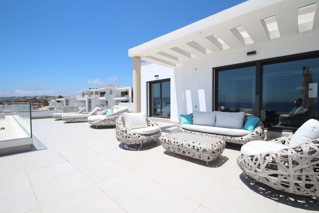 Luxurious Penthouse With Huge Panoramic Terrace Apartman San Roque  Kültér fotó
